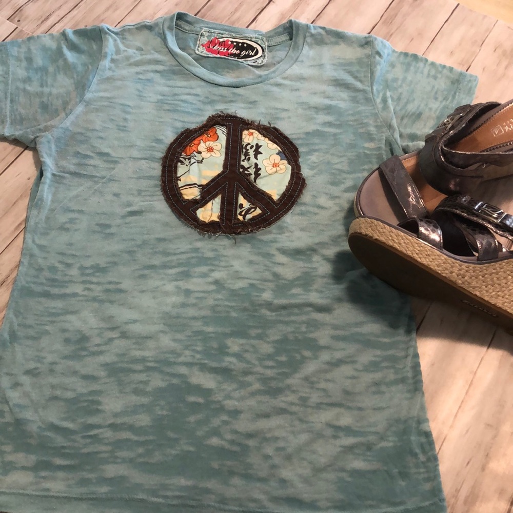 Cute appliqué “peace” T-shirt